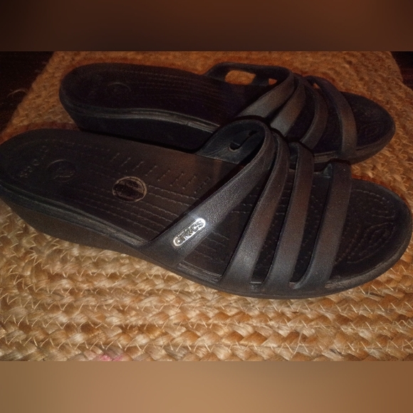 CROCS Rhonda Wedge Black Strappy Slide Sandals 8W Comfort Preppy - Picture 2 of 5